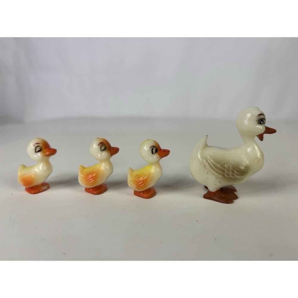 Vintage Wilton Hong Kong Ducks Cake Topper Spring Ducklings Plastic Miniature